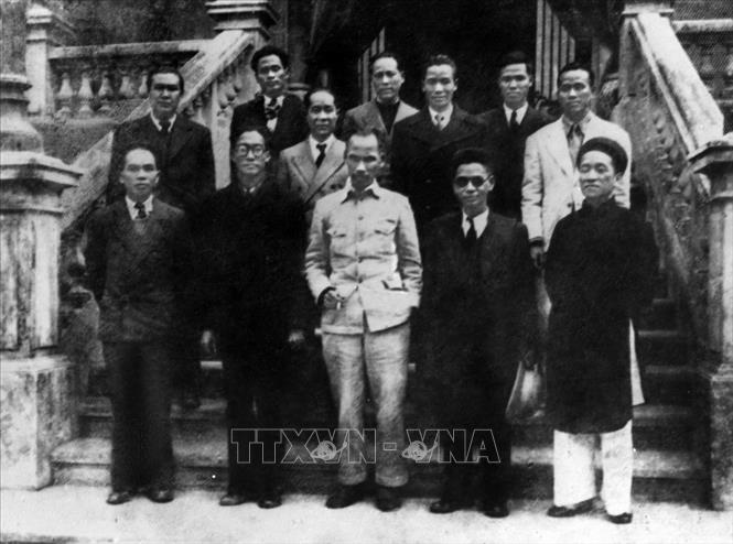 Chủ tịch Hồ Chí Minh với Cách mạng tháng Tám
