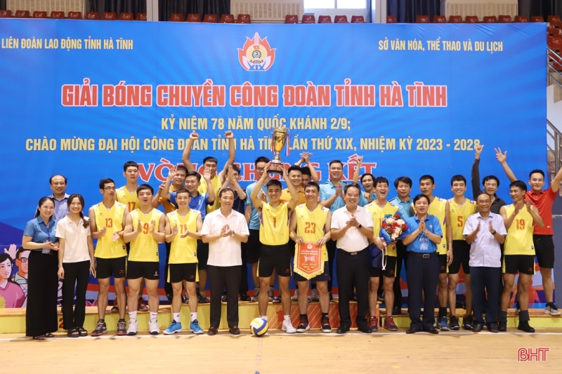 Đội Các khu kinh tế tỉnh và ngành Y tế vô địch giải bóng chuyền Công đoàn Hà Tĩnh