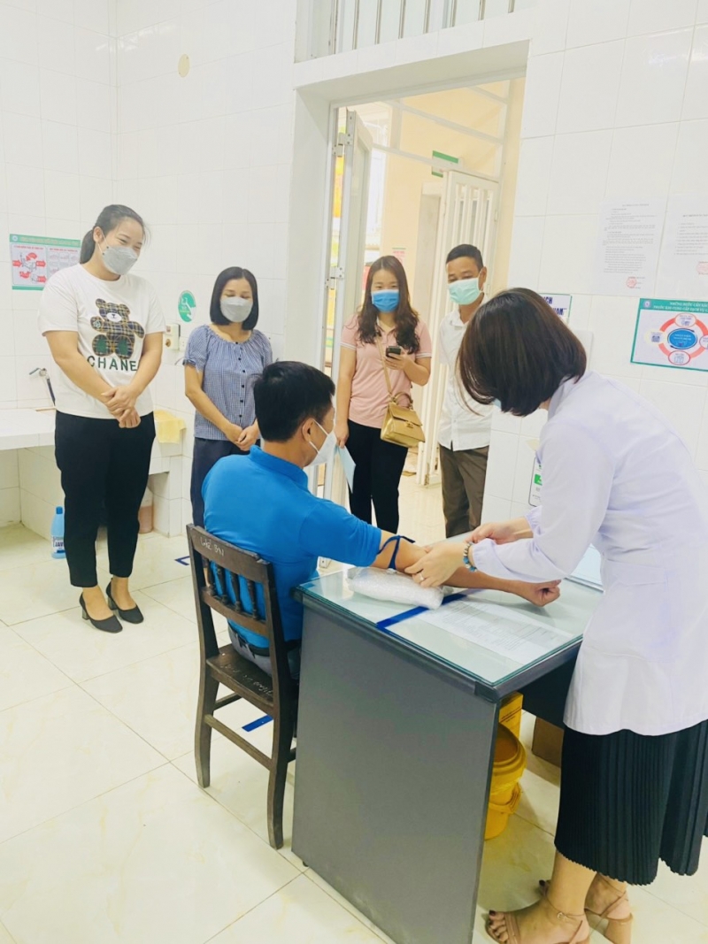 CĐCS bệnh viện Tâm thần Hà Tĩnh phối hợp tổ chức khám sức khỏe cho đoàn viên, người lao động 
