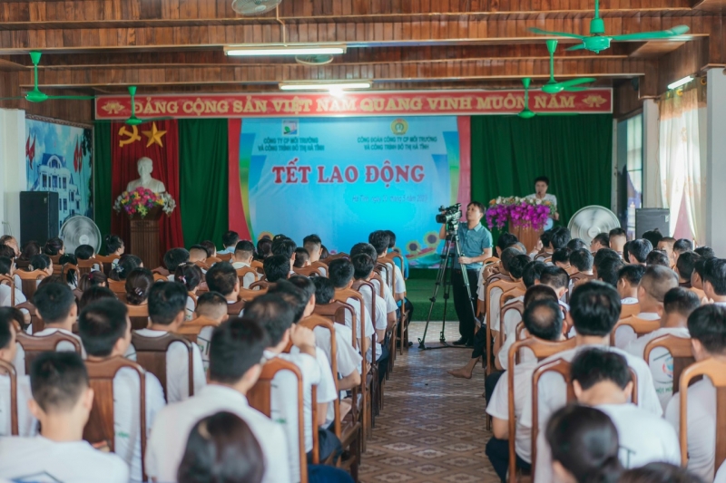 TP. Hà Tĩnh: CĐCS Công ty Môi trường và Công trình đô thị Hà Tĩnh tổ chức “Tết Lao động”