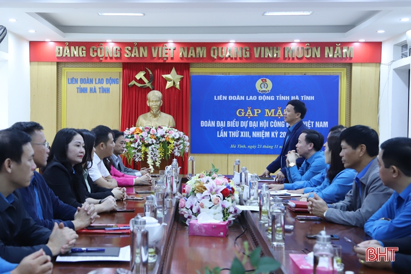 Người lao động Hà Tĩnh chào mừng Đại hội Công đoàn Việt Nam