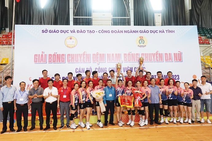 Trao Giải bóng chuyền đệm nam, bóng chuyền da nữ ở Hà Tĩnh