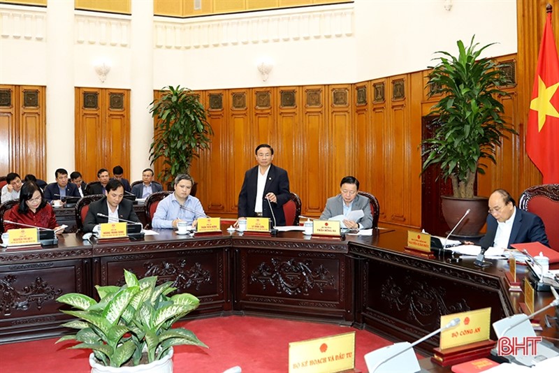 Thủ tướng Nguyễn Xuân Phúc: Hà Tĩnh đưa ra định hướng đúng trong phát triển thời gian tới