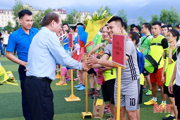 Cán bộ, công nhân Formosa Hà Tĩnh tranh tài bóng đá