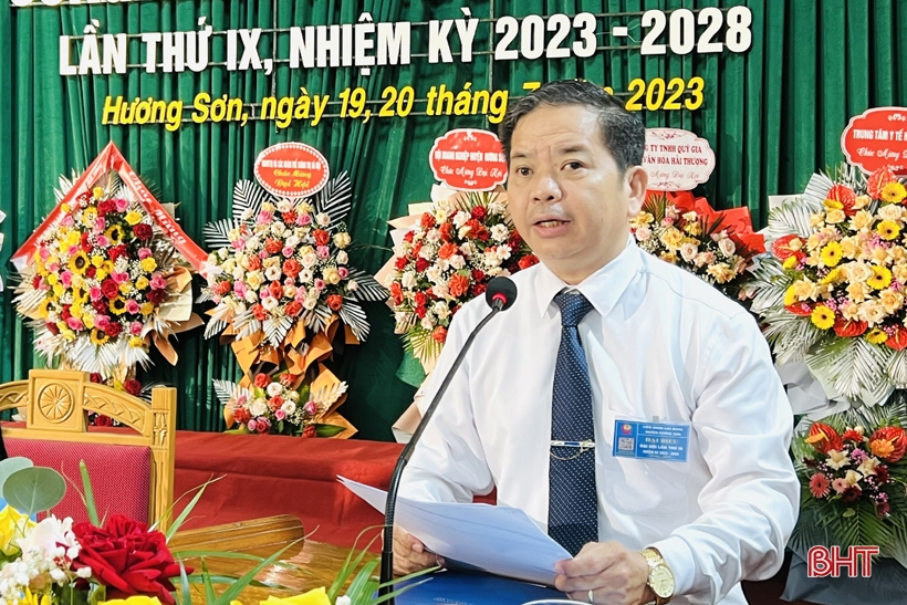 Bà Cù Bích Thuận tái đắc cử Chủ tịch LĐLĐ Hương Sơn