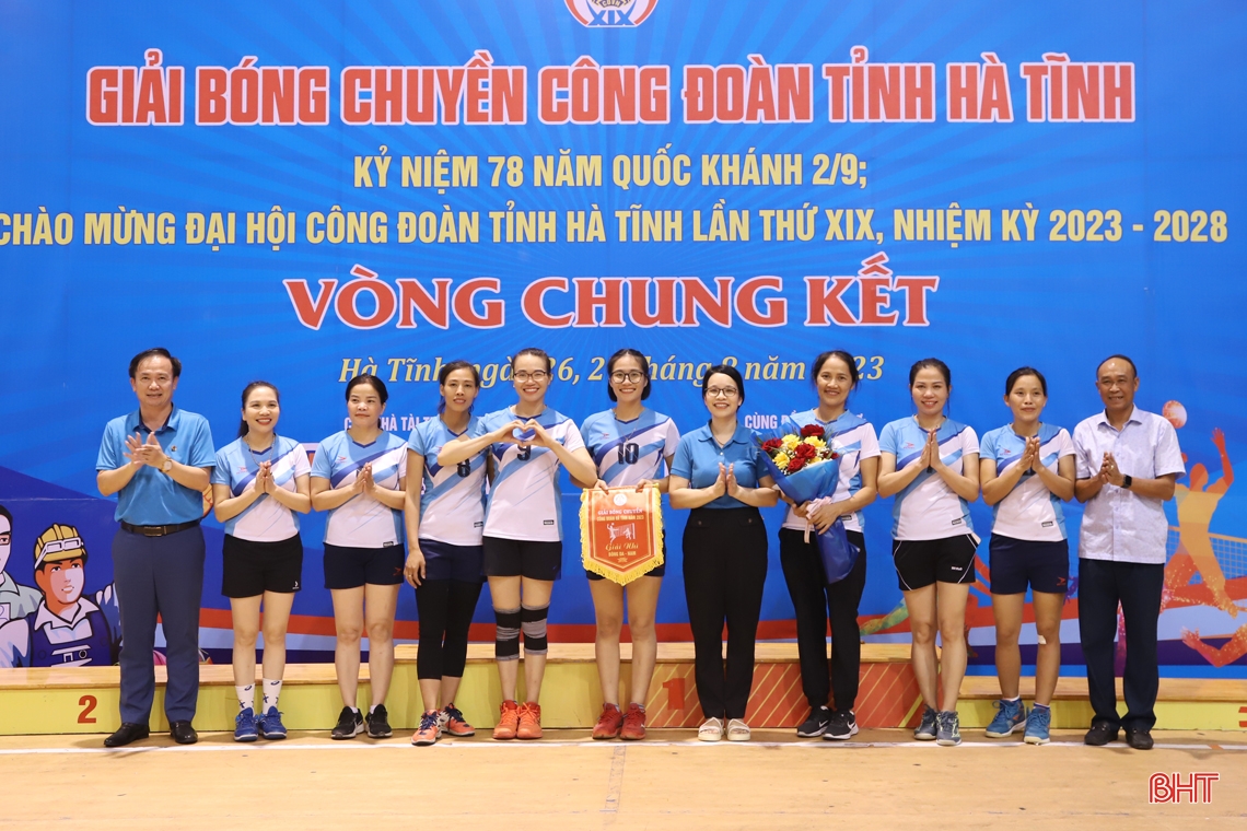 Đội Các khu kinh tế tỉnh và ngành Y tế vô địch giải bóng chuyền Công đoàn Hà Tĩnh