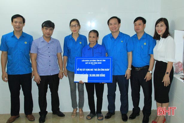 LĐLĐ Hà Tĩnh hỗ trợ 2 “Mái ấm công đoàn” cho giáo viên khó khăn ở Nghi Xuân