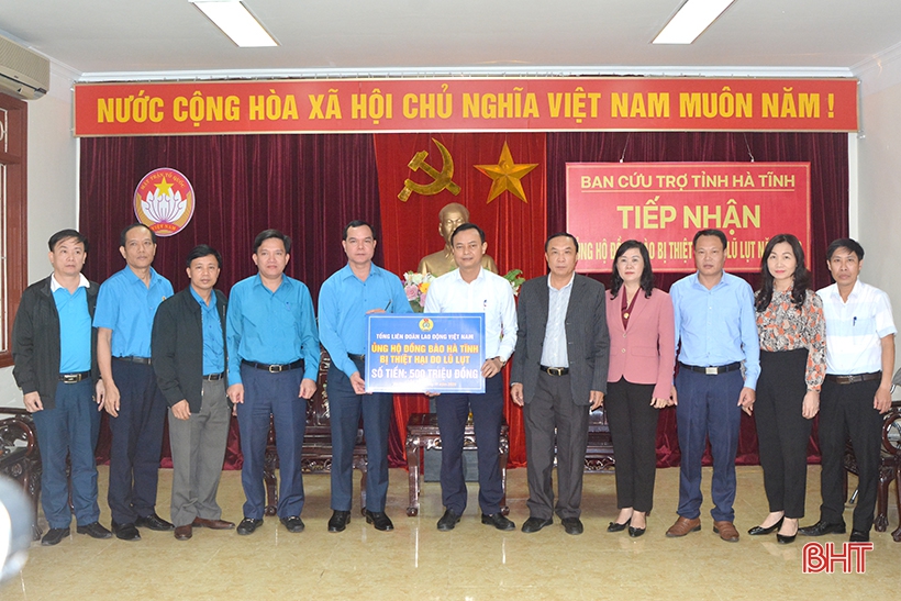 Tổng LĐLĐ Việt Nam ủng hộ đồng bào lũ lụt Hà Tĩnh 500 triệu đồng