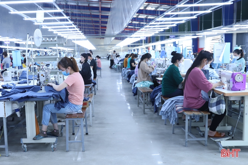 Người lao động Hà Tĩnh thi đua sản xuất, tăng tốc hoàn thành chỉ tiêu năm 2022