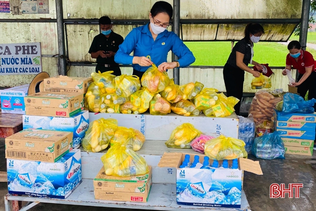 “Bếp ăn công đoàn” ở Hà Tĩnh chia sẻ khó khăn trong mùa dịch