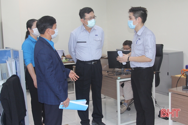 Trang bị kiến thức phòng dịch Covid-19 cho công nhân KKT Vũng Áng