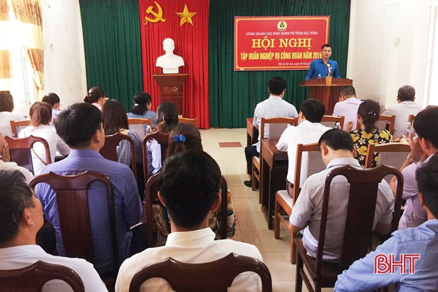 Trang bị kiến thức pháp luật cho cán bộ công đoàn và doanh nghiệp Hà Tĩnh