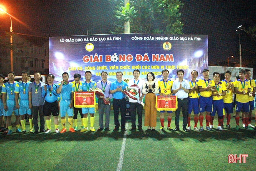 Trường THPT Lê Hữu Trác vô địch Giải Bóng đá nam cán bộ, công chức, viên chức ngành GD&ĐT Hà Tĩnh