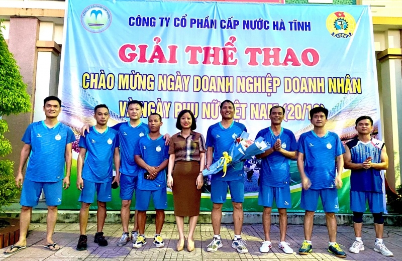 Công đoàn Công ty CP Cấp nước Hà Tĩnh phối hợp tổ chức giải thể thao nhân kỷ niệm Ngày Doanh nhân Việt Nam 13/10 và thành lập Hội Liên hiệp Phụ nữ Việt Nam 20/10