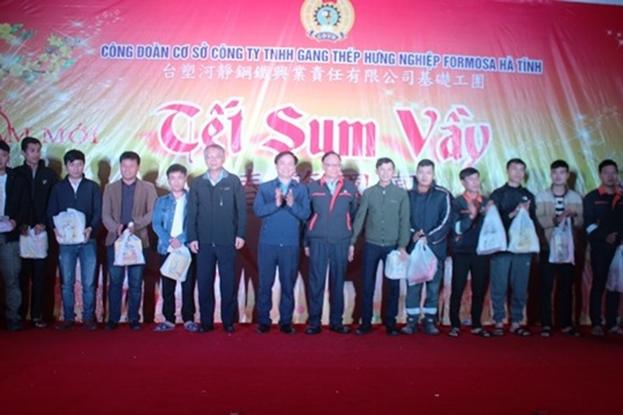 “Tết sum vầy”, Công đoàn Cty Formosa Hà Tĩnh trao quà cho CNLĐ