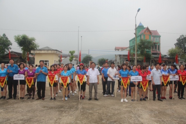 LĐLĐ huyện Vũ Quang: Khai mạc giải bóng chuyền nữ công nhân viên chức lao động