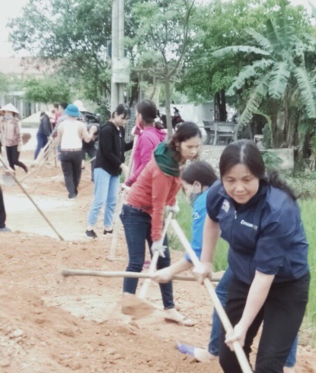 LĐLĐ huyện Can Lộc: Đoàn viên sôi nổi tham gia xây dựng nông thôn mới