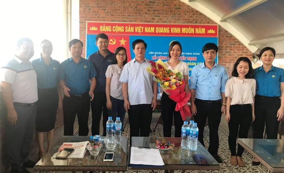 Nghi Xuân: Kết nạp 79 đoàn viên Công đoàn CT CP Golf Xuân Thành