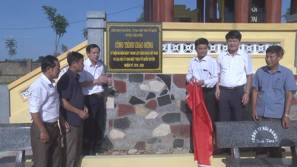 Cẩm Xuyên: Gắn biển công trình chào mừng kỷ niệm 90 năm Ngày thành lập Công đoàn Việt Nam