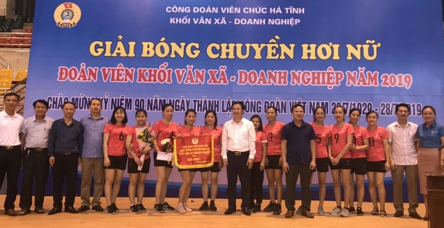 CĐ Viên chức tỉnh: Khối Văn xã - Doanh nghiệp tổ chức giải Bóng chuyền hơi nữ