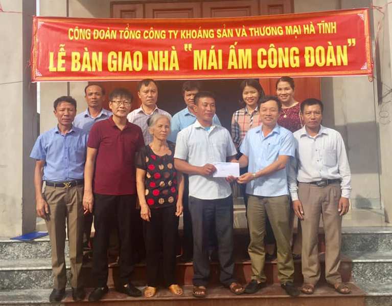 CĐ Tổng Cty KS&TM: Bàn giao nhà “Mái ấm Công đoàn” cho đoàn viên 