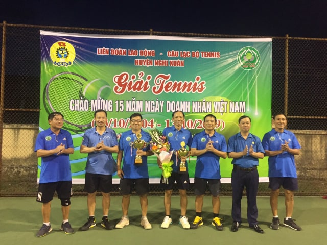 Nghi Xuân: Phối hợp tổ chức giải Tennis chào mừng Ngày Doanh nhân Việt Nam