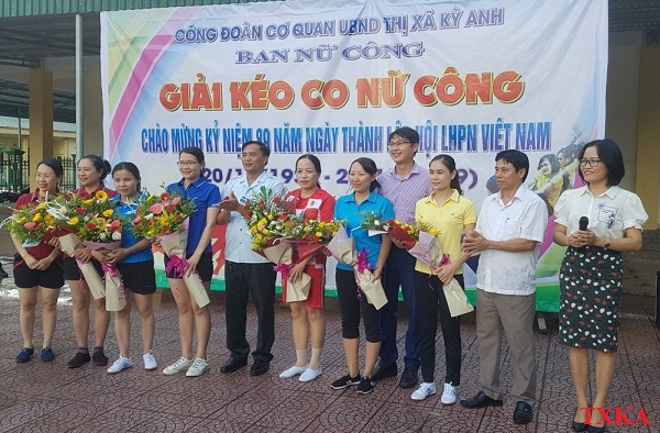 Tổ chức thành công giải Kéo co nữ công UBND thị xã Kỳ Anh