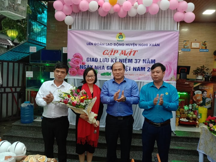 Nghi Xuân: Gặp mặt nhân kỷ niệm Ngày Nhà giáo Việt Nam 20/11