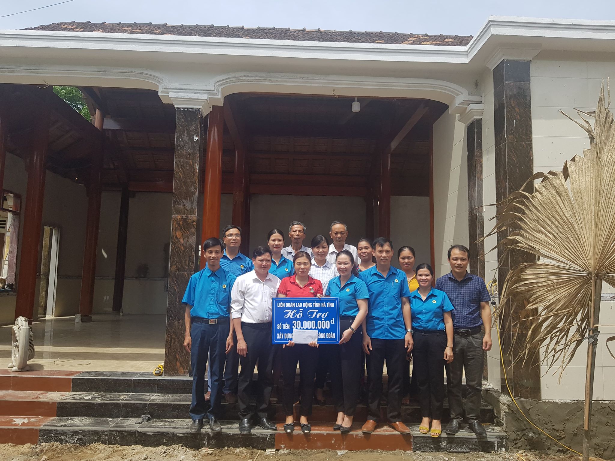 LĐLĐ tỉnh trao hỗ trợ nhà “Mái ấm Công đoàn” cho đoàn viên Công đoàn Hương Sơn