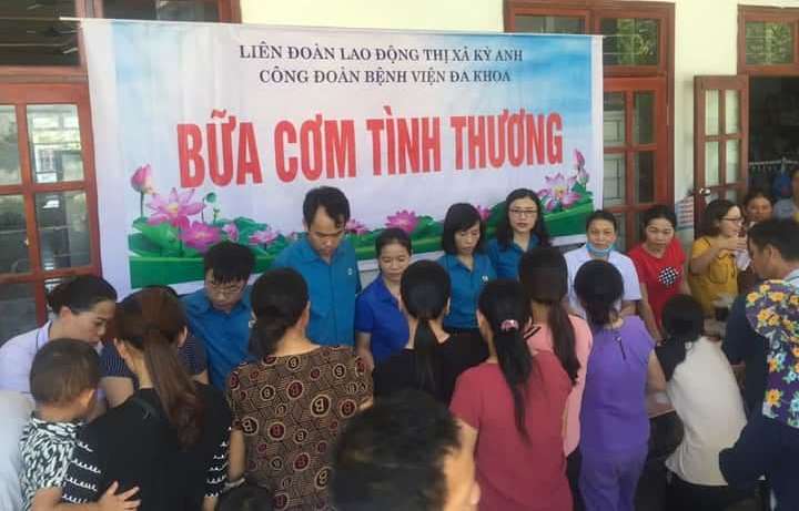  “Bữa cơm tình thương” với bệnh nhân nghèo và người có công tại thị xã Kỳ Anh