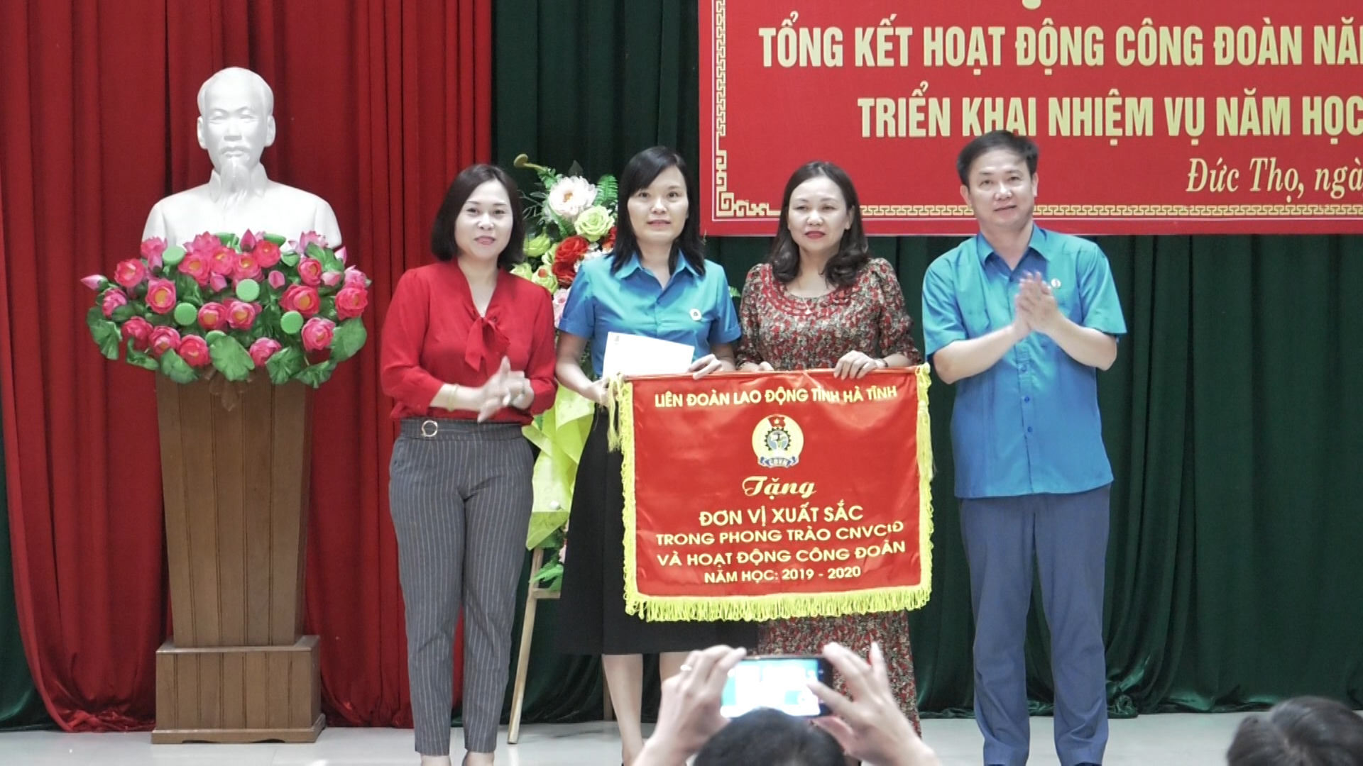 Đức Thọ: Khen thưởng 51 cá nhân, tập thể Công đoàn cơ sở ngành Giáo dục