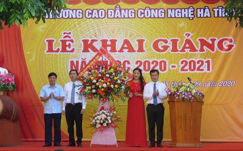 Lãnh đạo LĐLĐ tỉnh dự khai giảng năm học mới 2020 - 2021 tại một số đơn vị