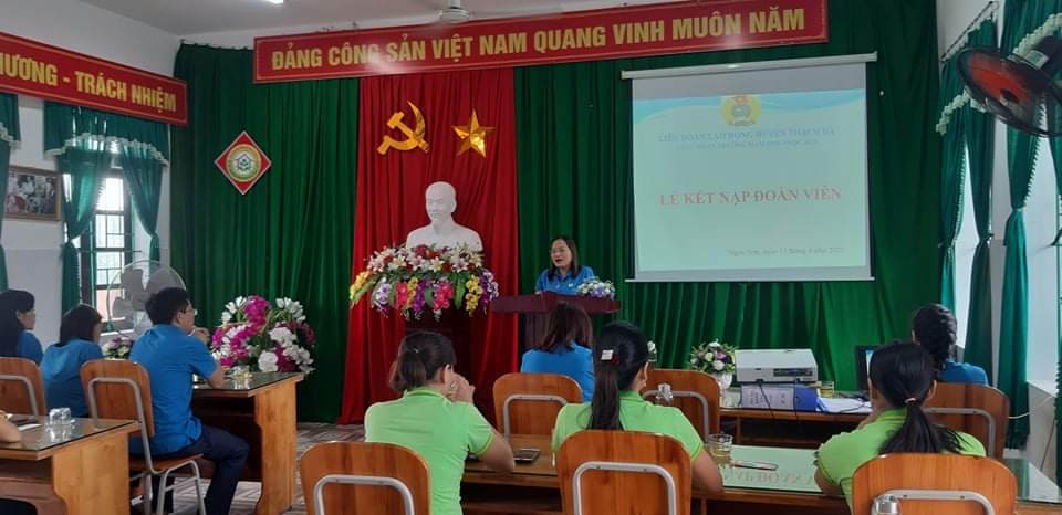 CĐCS Trường MN Ngọc Sơn: Kết nạp đoàn viên và ra mắt Câu lạc bộ Dân ca ví dặm