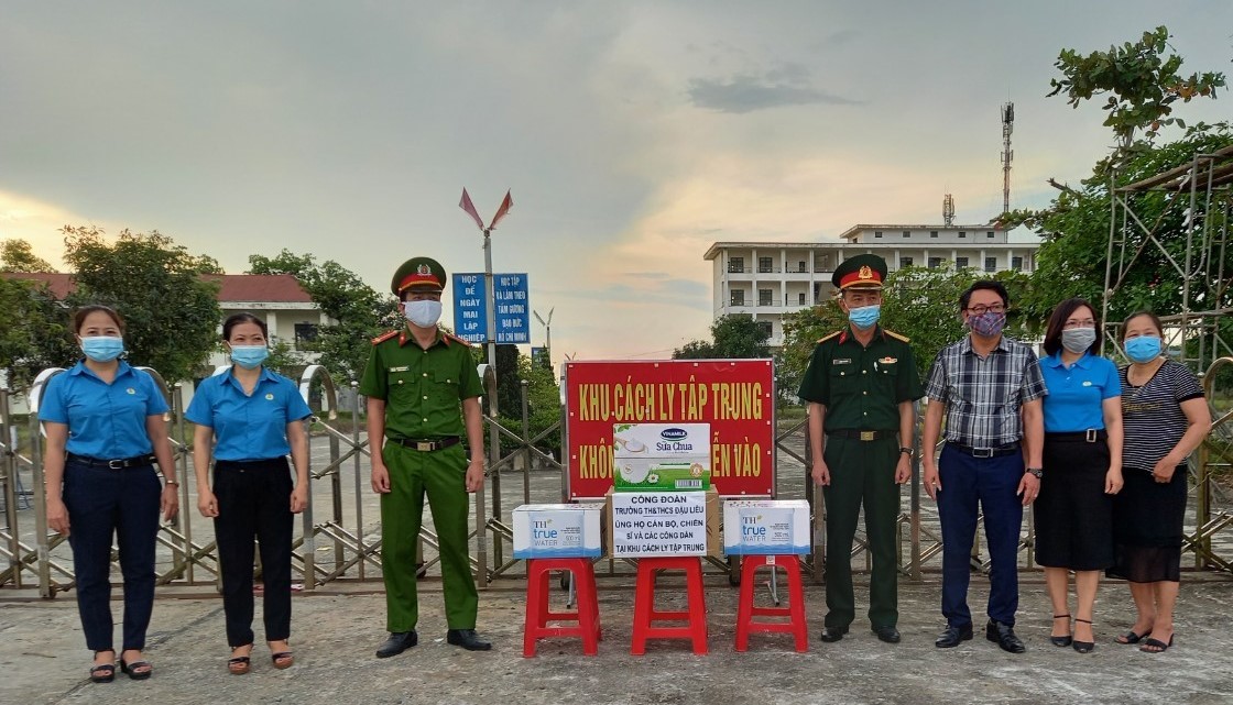 Hồng Lĩnh: Các CĐCS trường học tiếp tục chung tay phòng,  chống dịch bệnh Covid-19