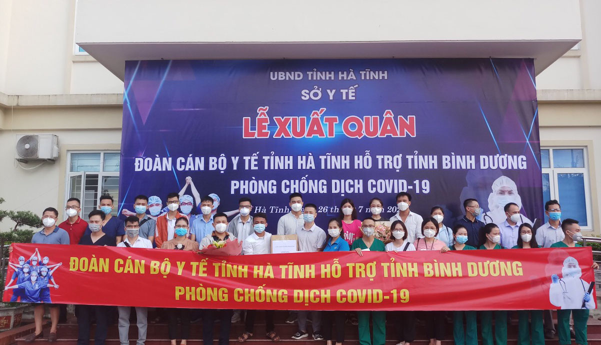 CĐN Y tế: Trao quà cho đoàn cán bộ tham gia phòng, chống dịch Covid-19 tại tỉnh Bình Dương