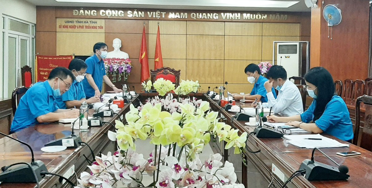 Thường trực LĐLĐ tỉnh làm việc với CĐN Nông nghiệp và PTNT về kết quả hoạt động công đoàn 8 tháng đầu năm và định hướng một số nhiệm cuối năm 2021