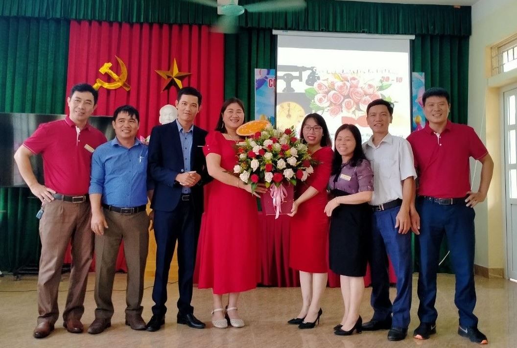 Công đoàn Trường Tiểu học Thạch Bằng tổ chức các hoạt động chào mừng Ngày Phụ nữ Việt Nam 20/10