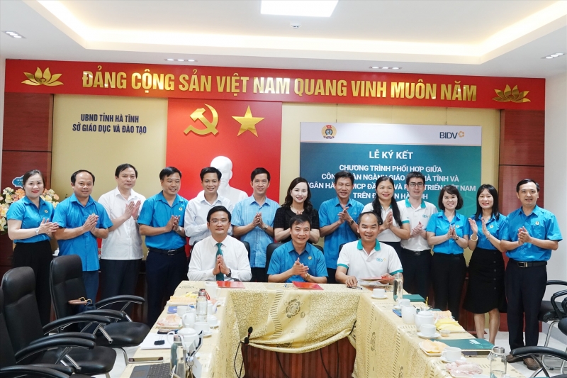 Công đoàn Giáo dục Hà Tĩnh ký kết phối hợp vì phúc lợi đoàn viên