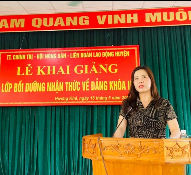 Hương Khê: Khai giảng lớp bồi dưỡng nhận thức về Đảng