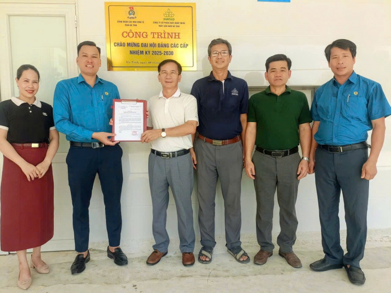 Công đoàn các Khu kinh tế tỉnh gắn biển công trình chào mừng Đại hội đảng các cấp, nhiệm kỳ 2025-2030