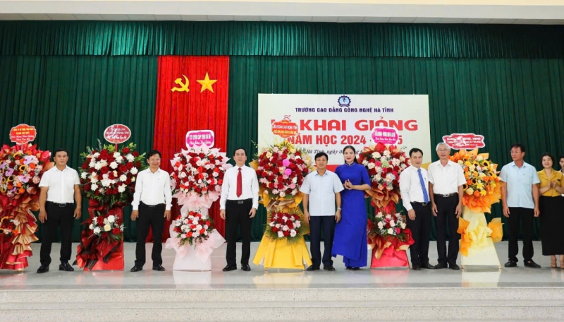 Trường Cao đẳng Công nghệ Hà Tĩnh khai giảng năm học mới