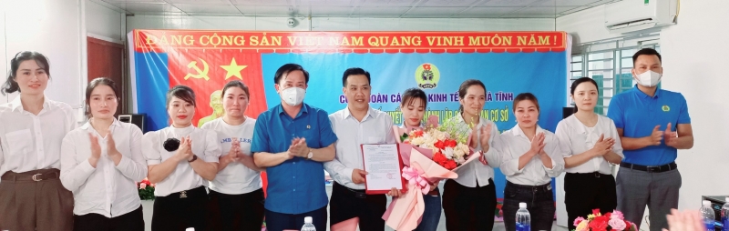 Công đoàn các Khu kinh tế tỉnh: Thành lập CĐCS Xí nghiệp May 10 Hà Tĩnh