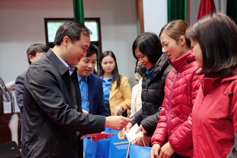 Bí thư Tỉnh ủy Hà Tĩnh chung vui Tết Sum vầy với người lao động thành phố Hà Tĩnh