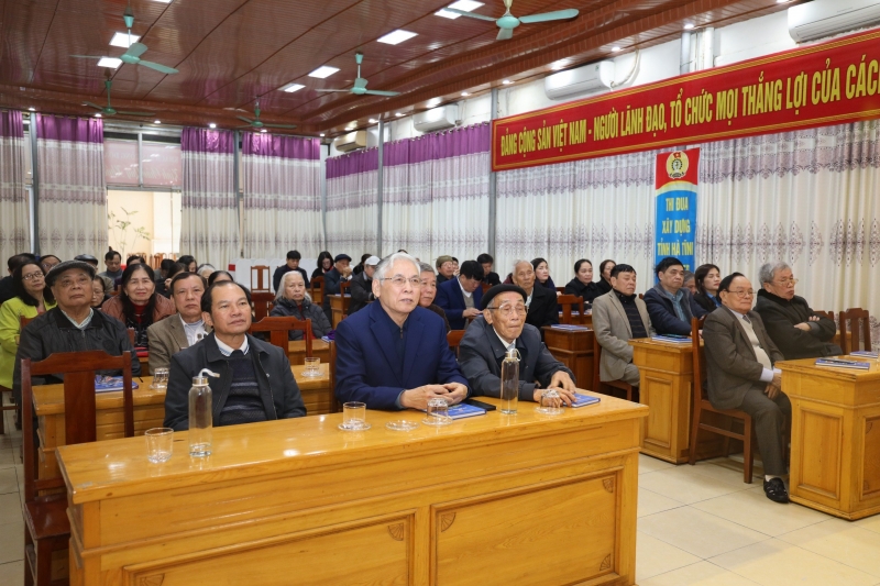 LĐLĐ tỉnh tổ chức gặp mặt cán bộ Công đoàn chuyên trách nghỉ hưu trên địa bàn thành phố Hà Tĩnh 