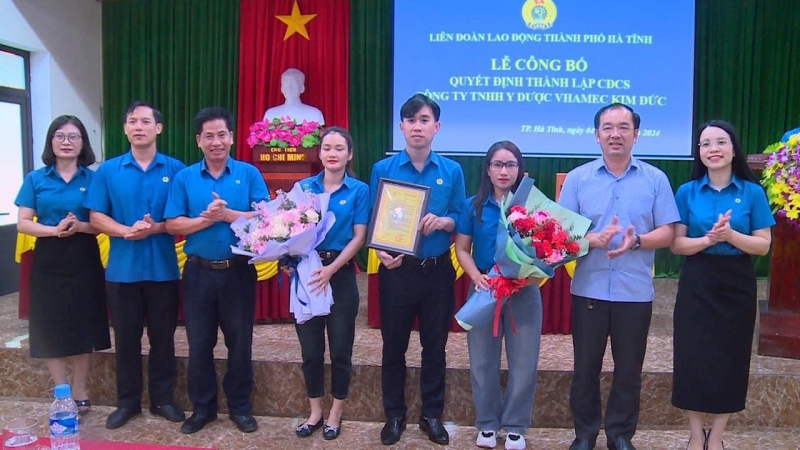 Thành phố Hà Tĩnh: Quyết định thành lập CĐCS Công ty TNHH Y dược VHAMEC Kim Đức.