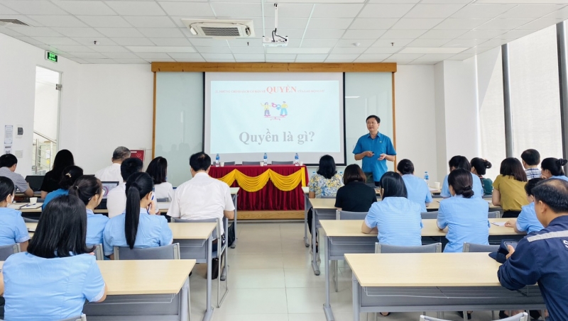 Liên đoàn Lao động tỉnh: Phối hợp tổ chức đối thoại tư vấn, giải đáp chính sách pháp luật cho công nhân lao động tại Công ty Haivina Hồng Lĩnh