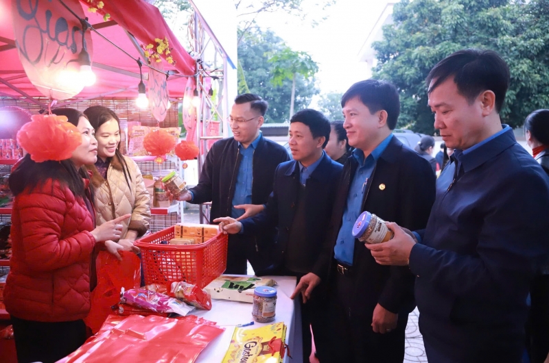 Liên đoàn Lao động tỉnh tổ chức điểm chương trình Tết Sum vầy Xuân ơn Đảng tại Liên đoàn Lao động Thành phố