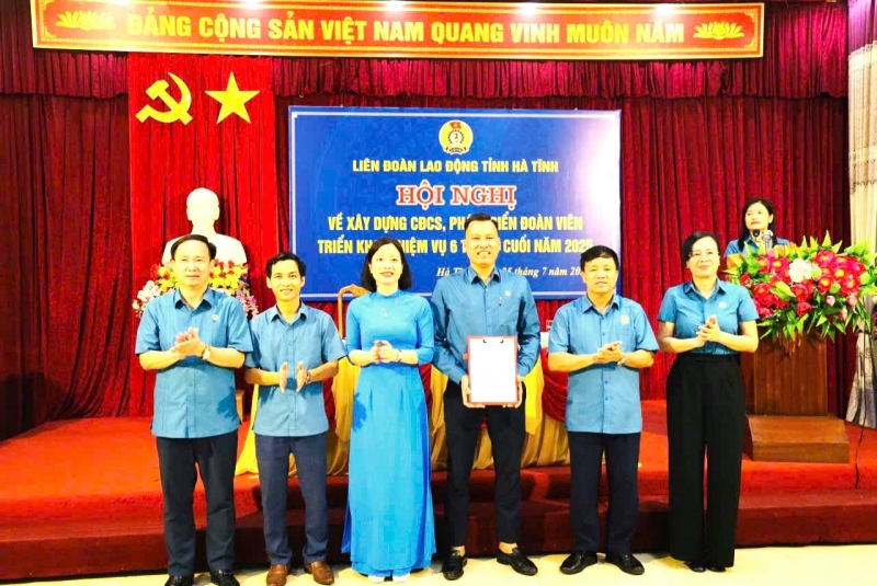 Ra mắt Cụm Công đoàn cơ sở Trung tâm thuộc Liên đoàn Lao động tỉnh