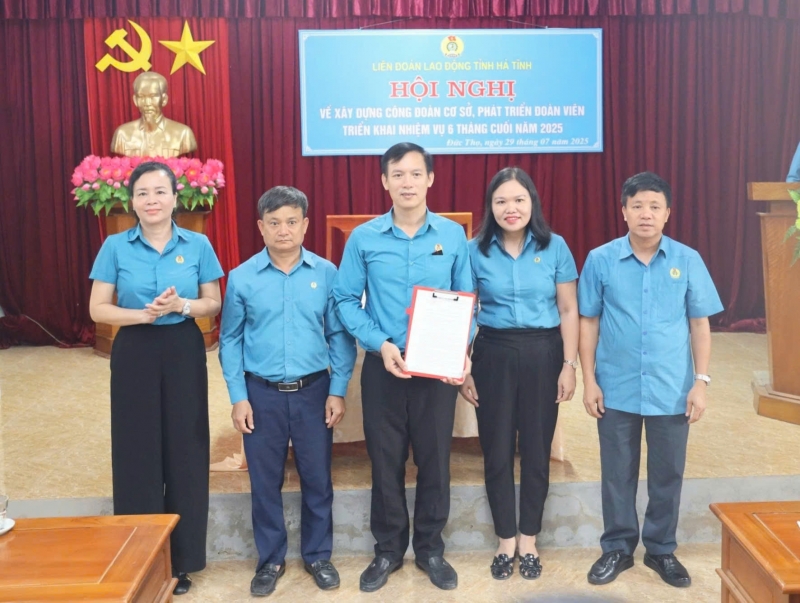 Ra mắt Cụm Công đoàn cơ sở phía Tây