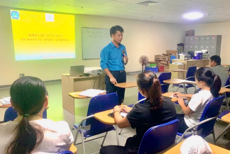 Trường Cao đẳng Công nghệ Hà Tĩnh đẩy mạnh huấn luyện ATVSLĐ chào mừng thành công Đại hội Đảng bộ tỉnh